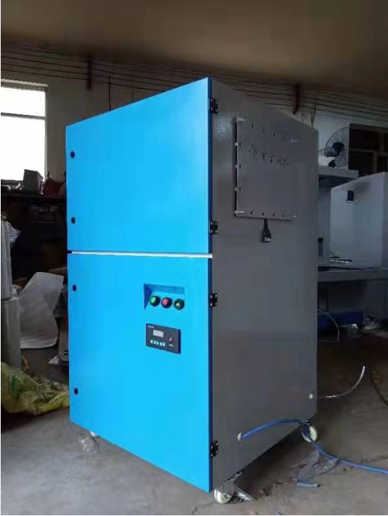 化工原料廠安裝移動(dòng)式濾筒除塵器(圖1) 化工原料廠安裝移動(dòng)式濾筒除塵器(圖1)