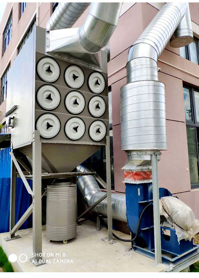 斜插式濾筒除塵器(圖7) 斜插式濾筒除塵器(圖7)