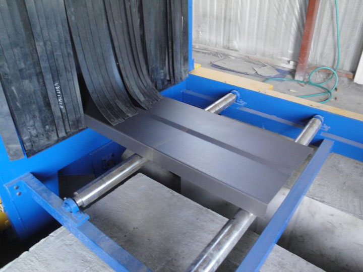 H型鋼通過式拋丸機(圖3) H型鋼通過式拋丸機(圖3)