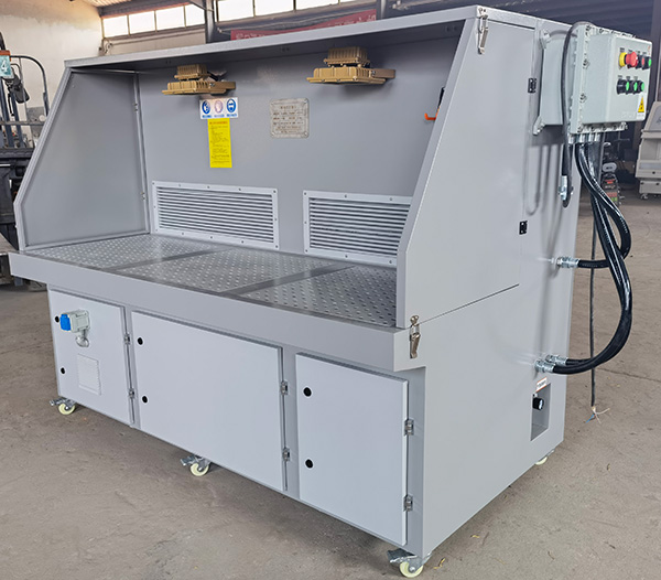 用打磨工作臺可以處理塑料板毛刺粉塵嗎？